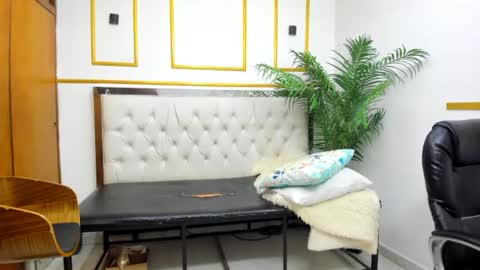 Miranda Vegaa online show from August 1, 9:32 pm