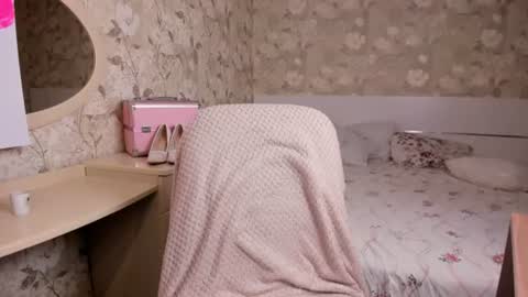 mishapallmer online show from August 10, 7:48 pm