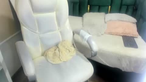 mishka__ online show from August 7, 10:32 pm
