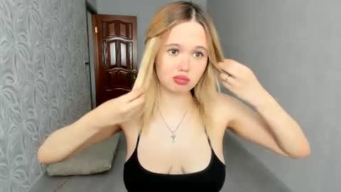 miss__selena online show from August 12, 7:00 am