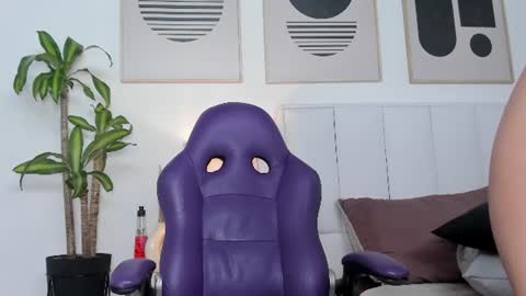 Miss Sunny online show from August 7, 5:46 pm
