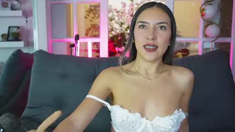 Zoe online show from August 8, 7:25 pm