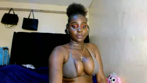 miss_boobieliscious1 online show from August 2, 5:36 am