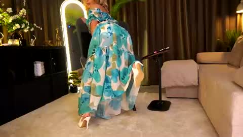 Miss Ema Devine online show from August 12, 6:32 pm
