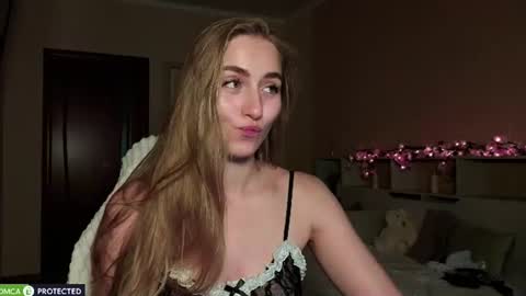 Emily online show from August 12, 2:19 pm