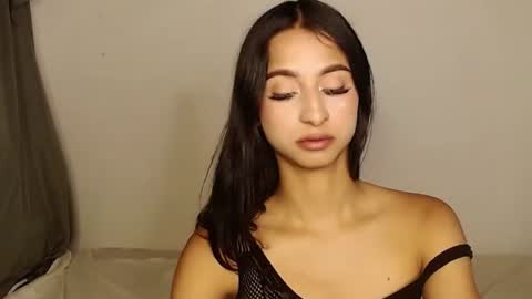 miss_isa_00 online show from August 7, 11:38 pm