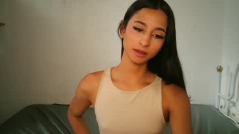 miss_isa_00 online show from August 14, 5:49 pm