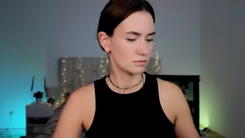 miss_juliaa_ online show from September 4, 6:34 pm