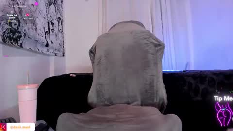 Kendall online show from August 6, 12:09 am