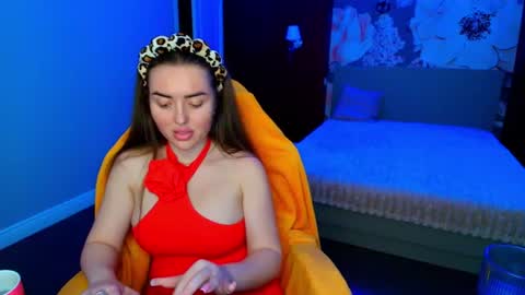 miss_kiten online show from August 9, 5:52 am