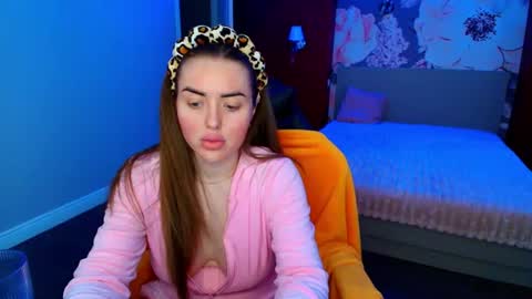miss_kiten online show from August 9, 10:16 am