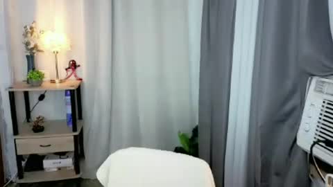 miss_kyrstyn online show from August 9, 12:28 pm