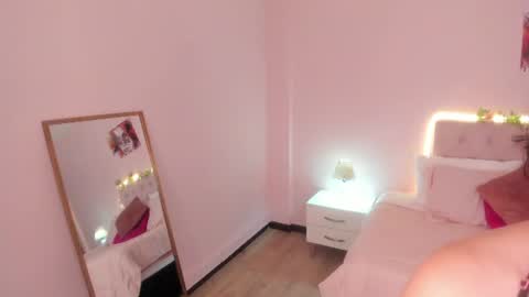 miss_lee_eye online show from June 22, 10:21 pm