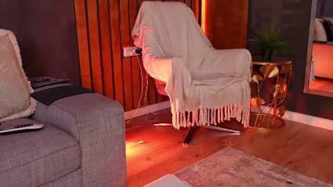 miss_m online show from June 20, 9:04 pm