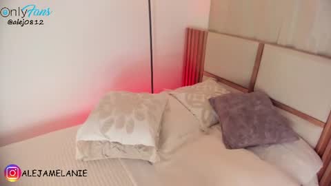 miss_melanie18 online show from August 5, 3:59 am