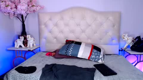 miss_melanie_ online show from July 16, 2:01 am