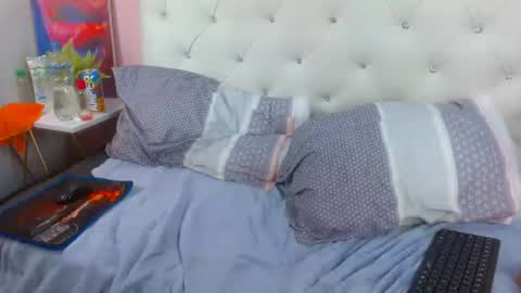 miss_melanie_ online show from August 8, 1:49 am