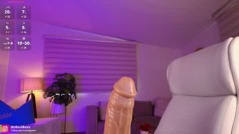 Amy Olivera online show from August 5, 7:45 pm