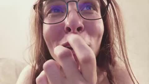 Vikki online show from July 20, 10:24 pm