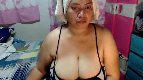 miss_v0lcan0 online show from April 20, 5:06 am