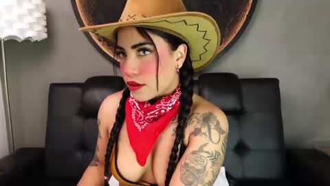 Vaiolette online show from August 8, 11:10 am