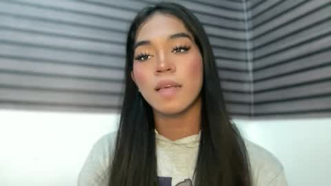 miss_veron_xoxo online show from May 2, 9:52 pm
