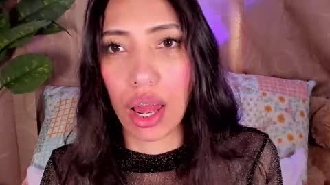 Miss Veronica online show from August 4, 2:25 pm