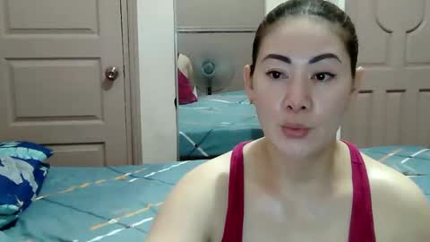 HOT MOMMY ZEPHYR online show from February 23, 9:41 am