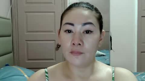 HOT MOMMY ZEPHYR online show from March 2, 6:32 am
