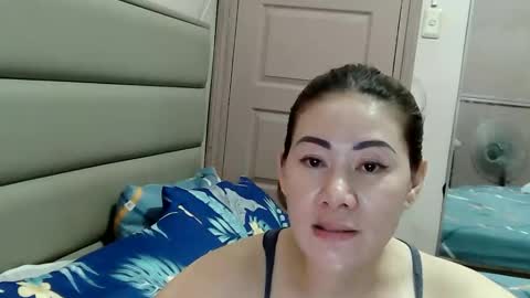 HOT MOMMY ZEPHYR online show from March 3, 7:27 am