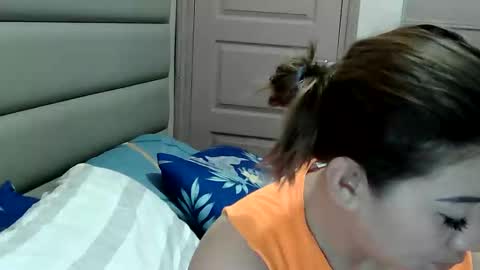 HOT MOMMY ZEPHYR online show from March 6, 12:40 am