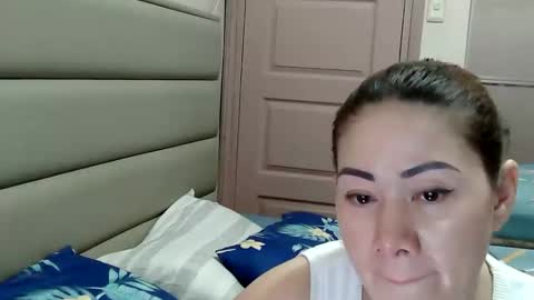 HOT MOMMY ZEPHYR online show from March 10, 6:10 am
