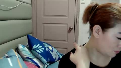 HOT MOMMY ZEPHYR online show from April 17, 8:43 am