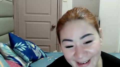 HOT MOMMY ZEPHYR online show from April 17, 9:49 am