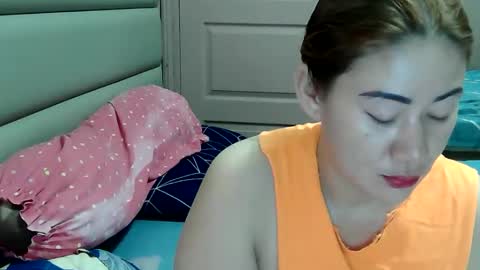 HOT MOMMY ZEPHYR online show from April 21, 6:55 pm