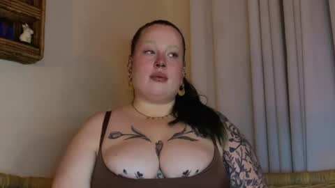 Miss Bika online show from August 15, 9:30 pm