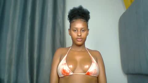 missbree1 online show from August 5, 5:00 pm