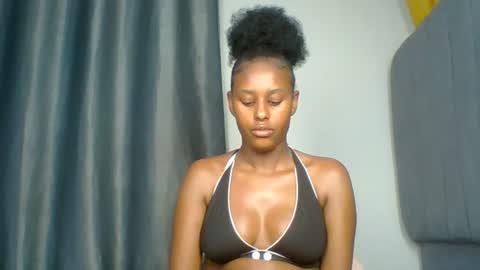 missbree1 online show from August 6, 6:45 am
