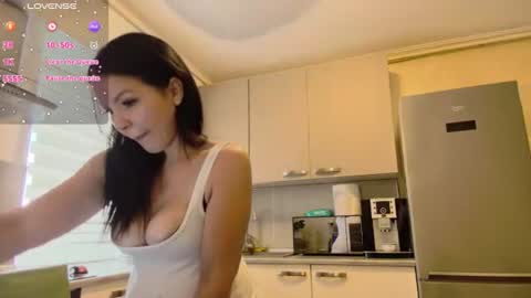 missbya online show from July 25, 11:47 am