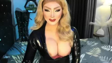 PRIESTESS CHANNEL online show from August 6, 8:52 pm