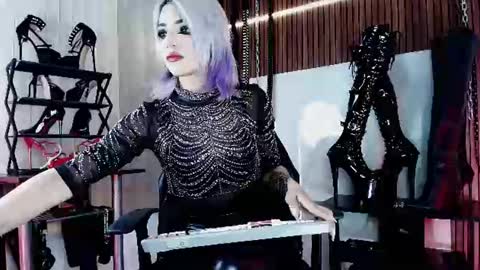 Missdarklady online show from August 2, 1:01 am