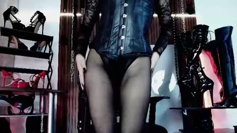 Missdarklady online show from August 7, 2:11 am