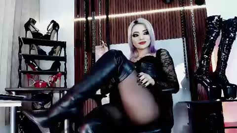 Missdarklady online show from August 7, 3:17 am