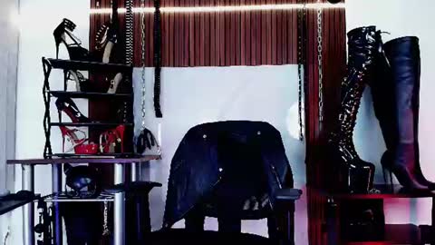 Missdarklady online show from August 8, 3:17 am