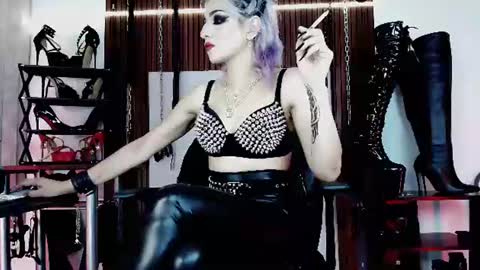 Missdarklady online show from August 9, 1:50 am