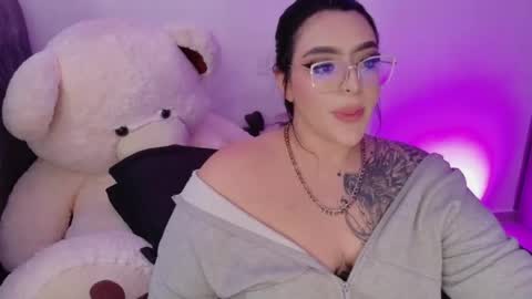 missevans_ online show from June 30, 9:38 pm