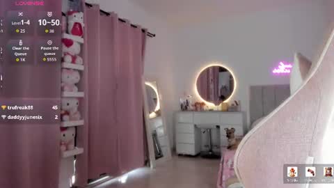 Gisel  online show from August 12, 7:38 pm