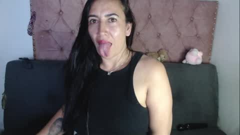 misslucyy1 online show from August 3, 10:39 pm