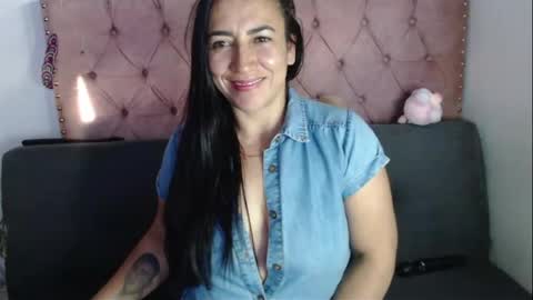 misslucyy1 online show from August 5, 10:19 pm