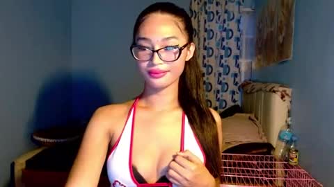 missminervaa online show from July 24, 10:07 am
